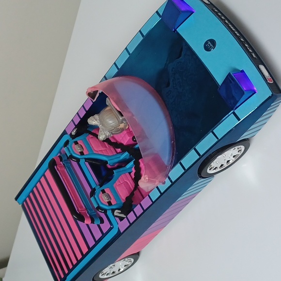 L.O.L SURPRISE Dance Dance Dance car, pool, and dance floor. 3-in-1 - Picture 8 of 8